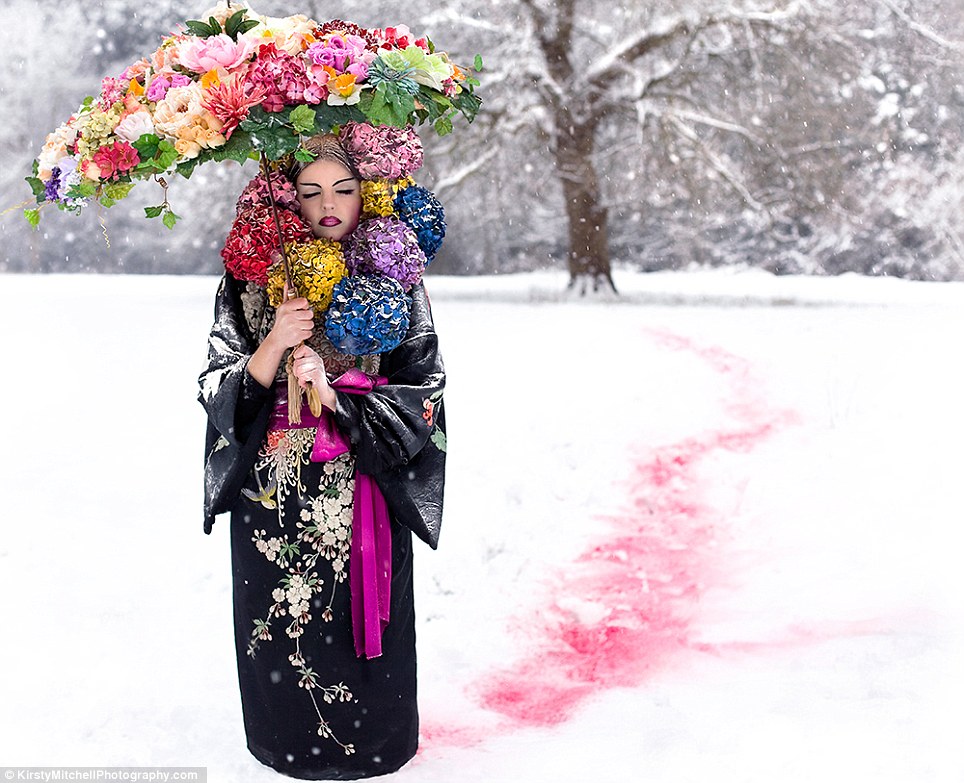 Fotografer Wanita Dengan Karya Yang Terinspirasi Dari Kematian Ibunya