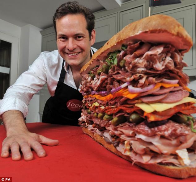Siapa Berani? Sandwich Daging Seberat 12 Kg Tantang Pencinta Makanan