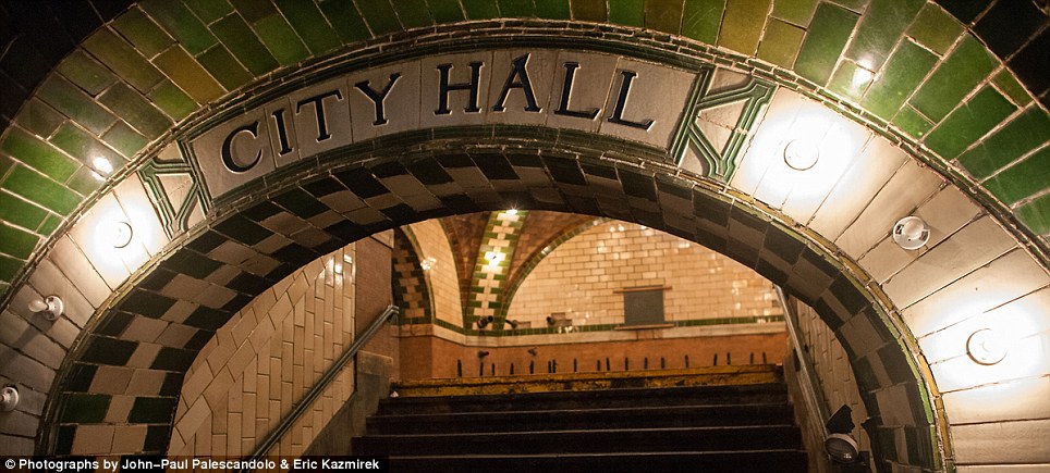 &#91;Foto  Foto&#93; Stasiun Hantu Kereta Bawah Tanah Di New York.