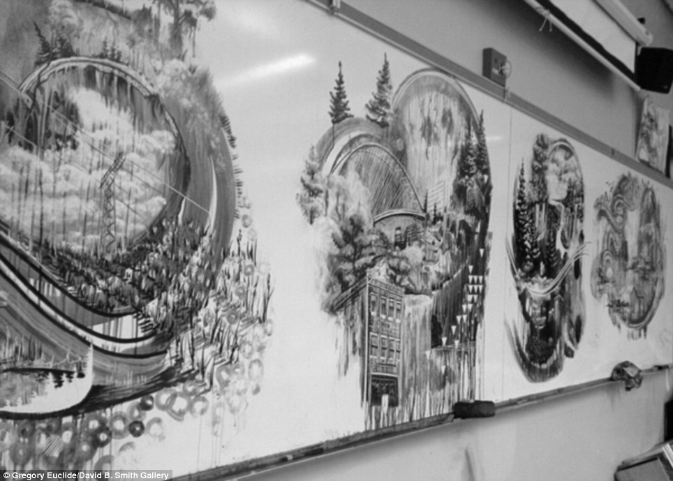 Luar Biasa! Seorang Guru Membuat Karya Seni Di Papan Tulis Hanya Dalam 25 Menit