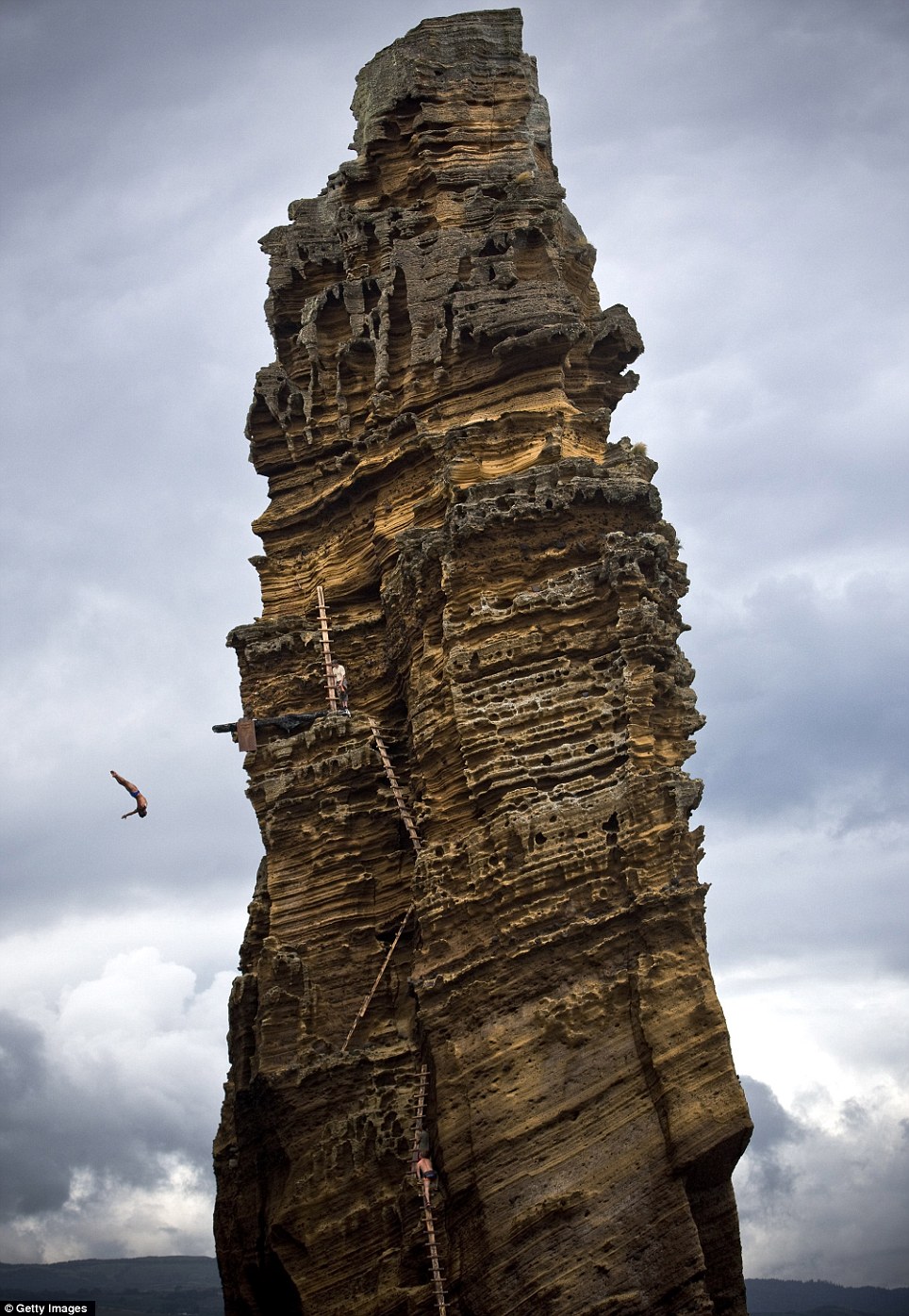 Red Bull Cliff Diving, Turnamen Olahraga Paling Mengerikan (Picture)