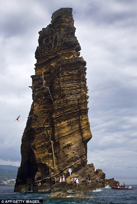 Red Bull Cliff Diving, Turnamen Olahraga Paling Mengerikan (Picture)