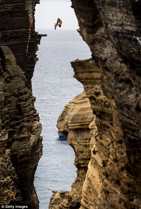 Red Bull Cliff Diving, Turnamen Olahraga Paling Mengerikan (Picture)