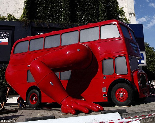 &#91;HOT&#93; Inilah Bus Tahun 1957 Yang Bisa Melakukan Push-up Di Dunia.