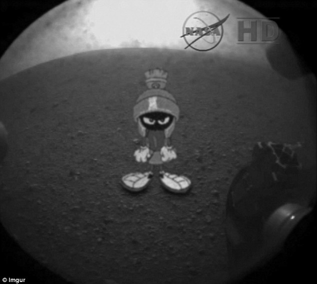 Lucu! Inilah Foto Parodi Pendaratan Robot NASA di Mars