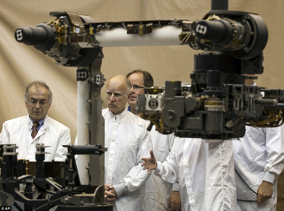 &#91;NEWS&#93; Foto Resolusi Tinggi Pertama Robot NASA Di PLANET MARS