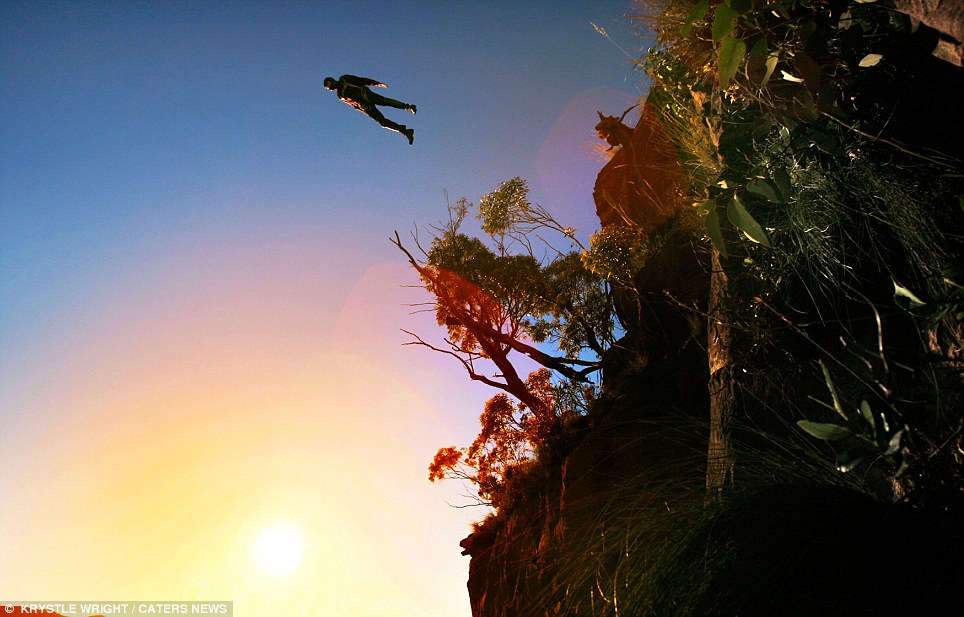 Foto Foto Menajubkan Dari Olahraga Ekstrim Defying Jump