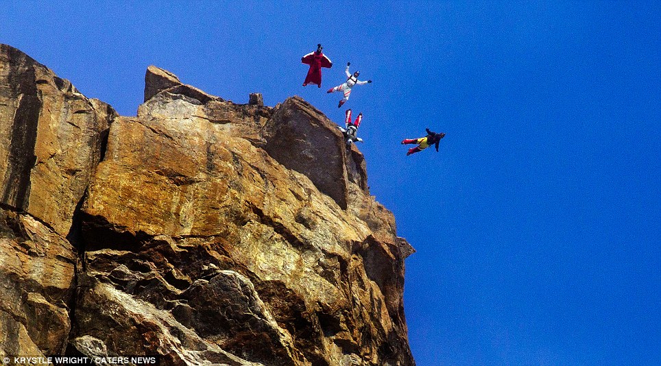 Foto Foto Menajubkan Dari Olahraga Ekstrim Defying Jump