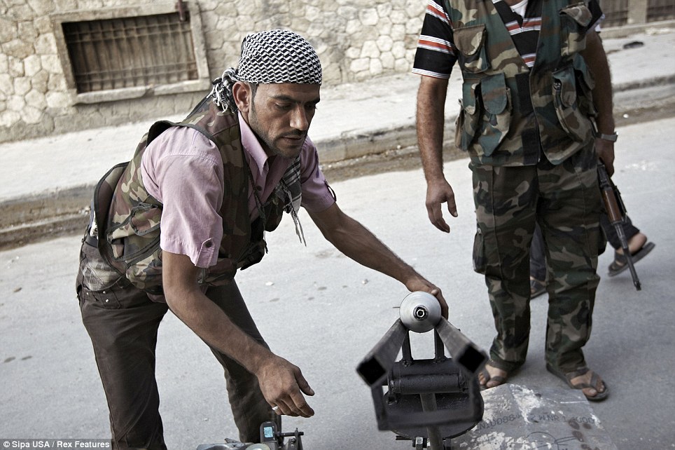 (Foto-Foto) Para Pejuang Suriah,Tiap Hari Mempertaruhkan Nyawa!