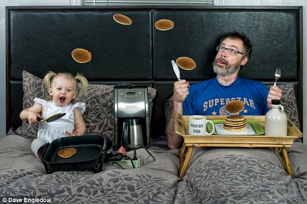 Foto Aksi Lucu Ayah dan Anak Ini Jadi Hit di Internet