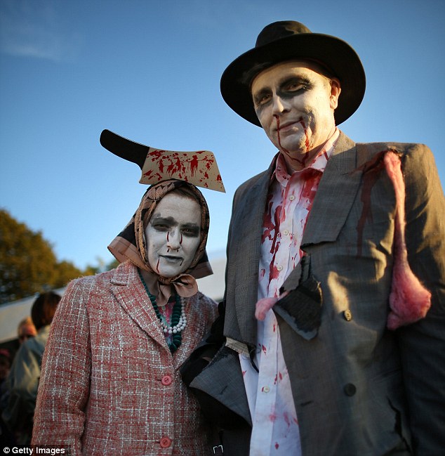 Waw...Lebih dari 2.000 Zombie Menghebohkan Inggris
