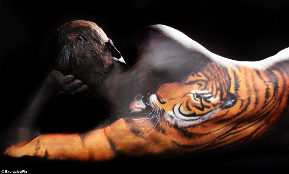 Body Painting Yang Super WOW!!!
