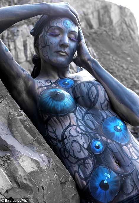 Body Painting Yang Super WOW!!!