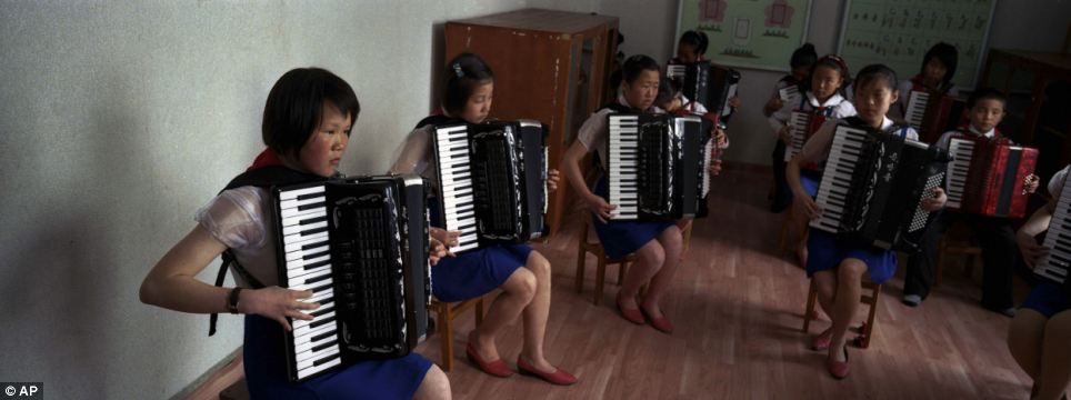 PHOTO) Full Spectrum Life Inside North Korea..........2013