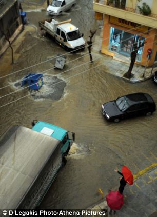 PHOTO} Banjir Bandang & Lumpur Menghantam Ibukota Yunani Athena