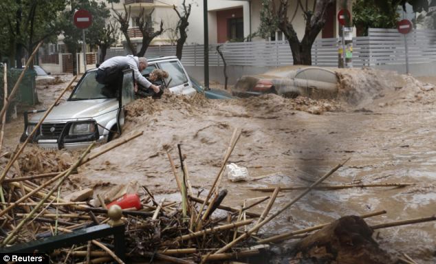 PHOTO} Banjir Bandang & Lumpur Menghantam Ibukota Yunani Athena