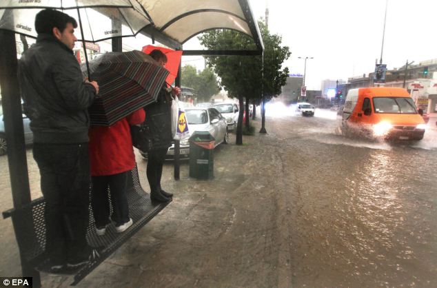 PHOTO} Banjir Bandang & Lumpur Menghantam Ibukota Yunani Athena
