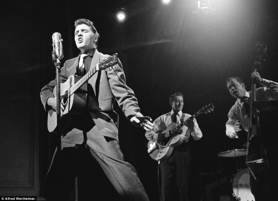 &#91;Kumpulan Foto&#93; Elvis &quot;The King&quot; Presley di Awal Karirnya