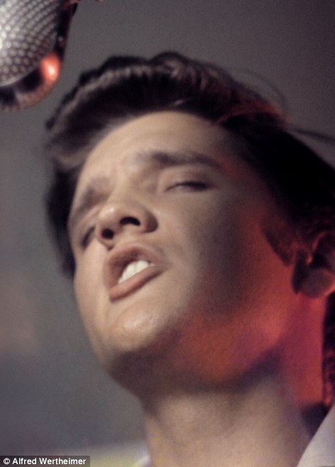 &#91;Kumpulan Foto&#93; Elvis &quot;The King&quot; Presley di Awal Karirnya