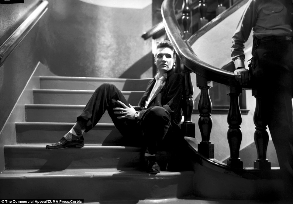 &#91;Kumpulan Foto&#93; Elvis &quot;The King&quot; Presley di Awal Karirnya