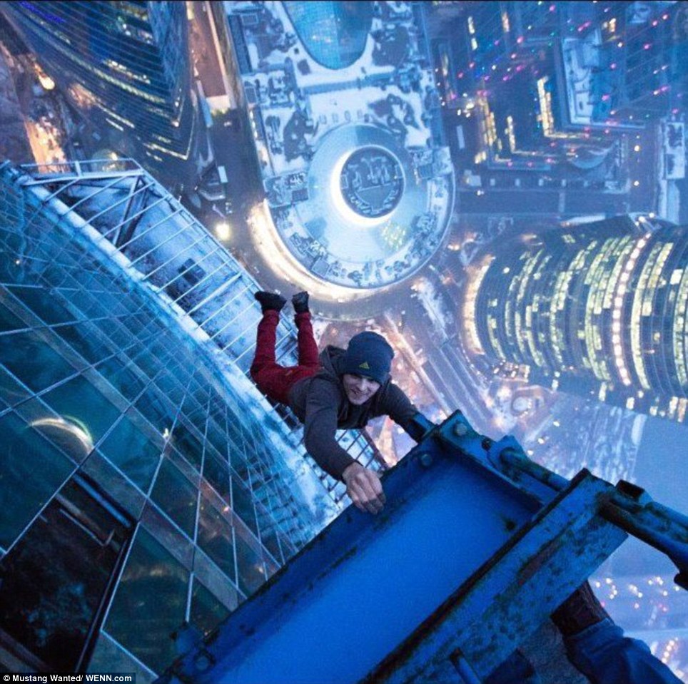 Foto-Foto Pria Pemanjat Gedung &quot;Spiderman Dunia Nyata&quot;