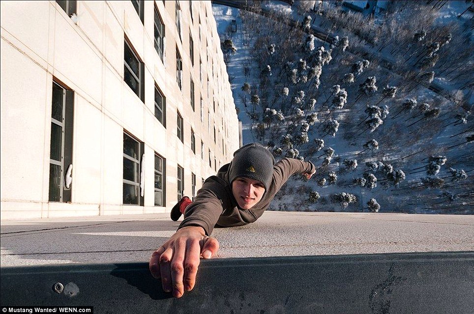 Foto-Foto Pria Pemanjat Gedung &quot;Spiderman Dunia Nyata&quot;