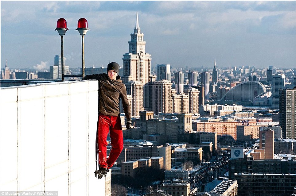 Foto-Foto Pria Pemanjat Gedung &quot;Spiderman Dunia Nyata&quot;