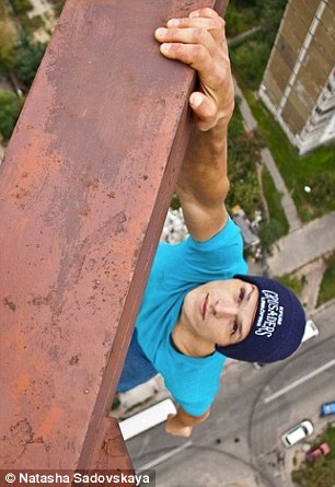 Foto-Foto Pria Pemanjat Gedung &quot;Spiderman Dunia Nyata&quot;