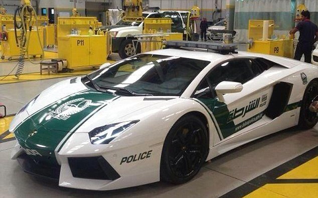 Lamborghini & Ferrari Car Join Uni Emirat Arab Police Fleet