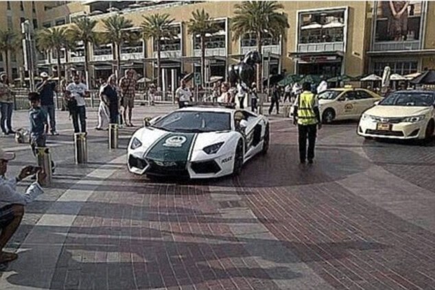 Lamborghini & Ferrari Car Join Uni Emirat Arab Police Fleet