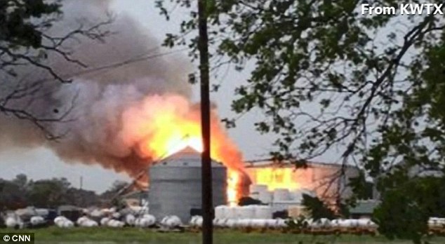 PIC} Ledakan FertilizerPlant Di USA Texas, 200 Orang Terluka & Banyak Bangunan Hancur