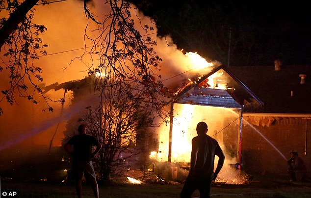 PIC} Ledakan FertilizerPlant Di USA Texas, 200 Orang Terluka & Banyak Bangunan Hancur