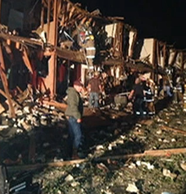 PIC} Ledakan FertilizerPlant Di USA Texas, 200 Orang Terluka & Banyak Bangunan Hancur