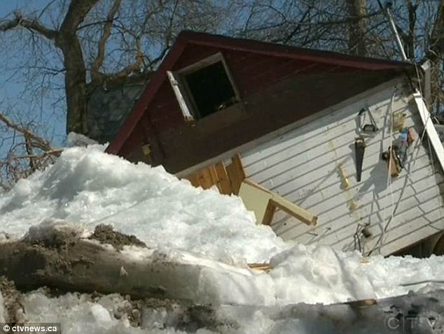 Fenomena Ice Tsunami alias Tsunami Es