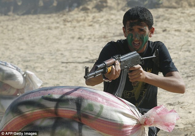 Liburan tiba, Anak-anak Gaza Sibuk Latihan Perang lawan Israel (+PIC)