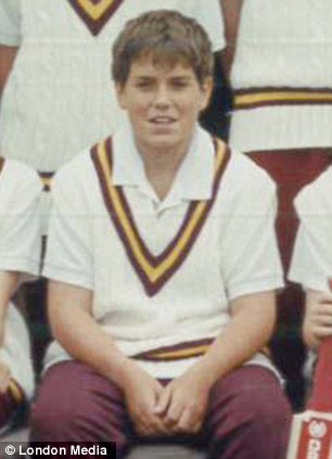 Lihat Foto Masa Kecil Superman: Man Of Steel, Henry Cavill 