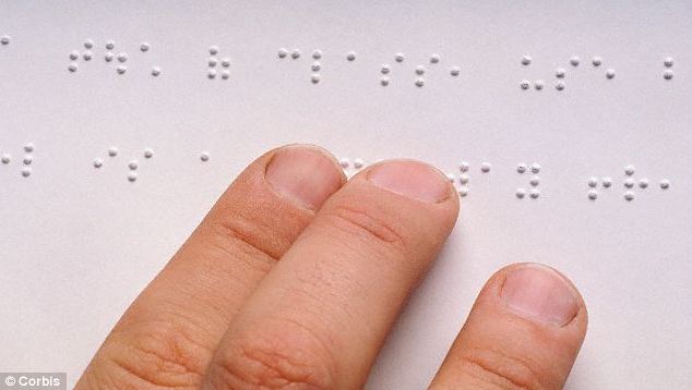 &#91;UNIK DAN GAK BIASA&#93; Gadis Ini Membaca Braille Dengan Bibir