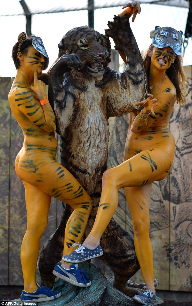 300-orang-di-inggris-lari-tanpa-busana-demi-selamatkan-harimau-sumatera