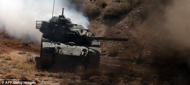 &#91;Foto &amp; Video&#93; Demonstran Mesir ditembak oleh tank bantuan militer buatan Detroit