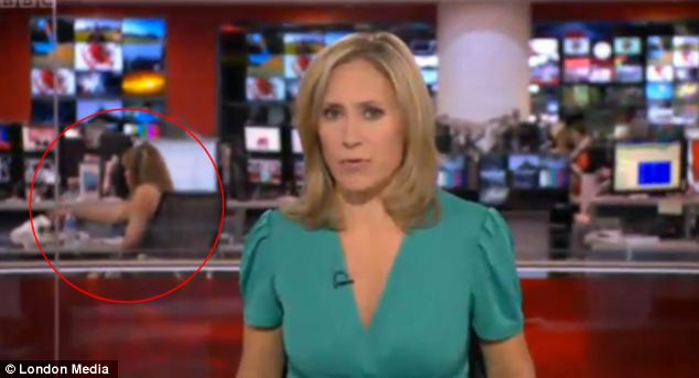 Foto: Momen Lucu Belakang Layar BBC News Yang Tertangkap Kamera 