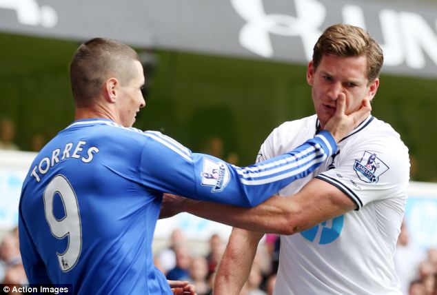 Duo Manchester Tumbang, Chelsea Tahan Imbang Spurs