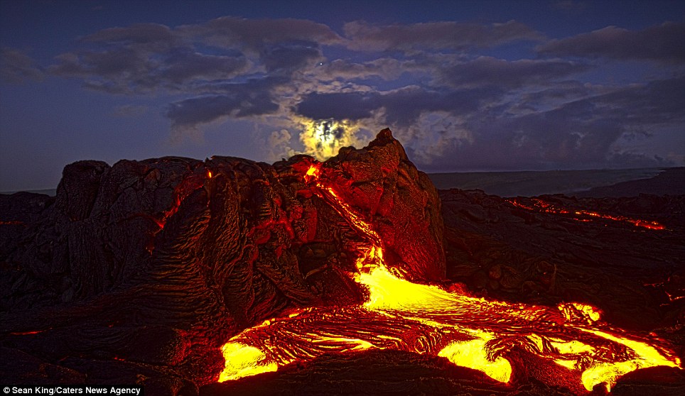 5 Danau Lava Paling Eksotis Didunia Yang Sangat Langka Ditemukan