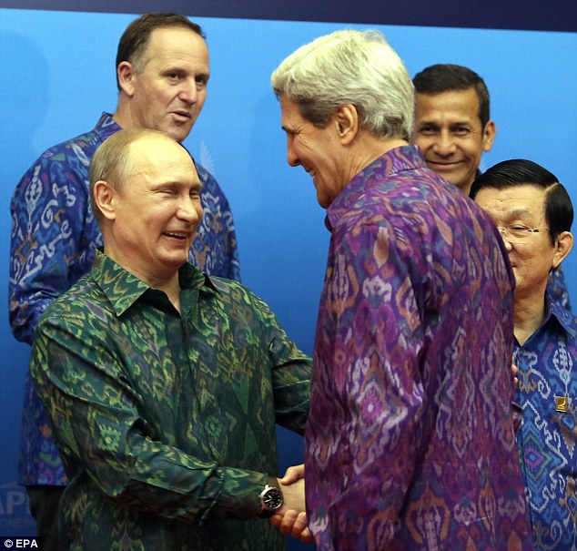 Baju BATIK Di Hina oleh Daily Mail, Sebagai Baju Paling &quot;KONYOL&quot; 