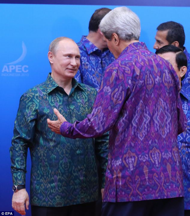 Baju BATIK Di Hina oleh Daily Mail, Sebagai Baju Paling &quot;KONYOL&quot; 