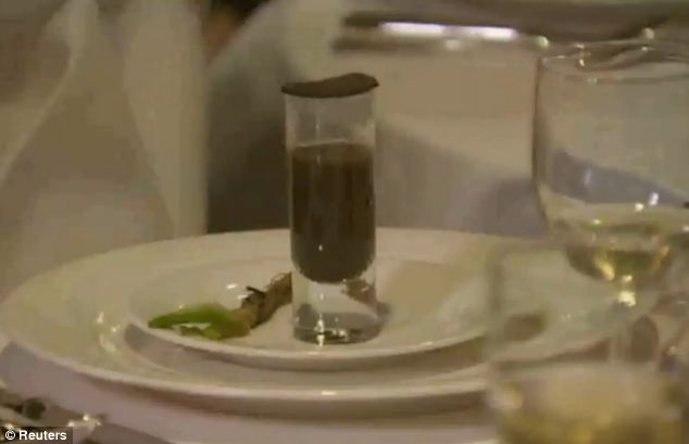Restoran Ini Sediakan Hidangan Berbahan Tanah Yang Katanya Enak