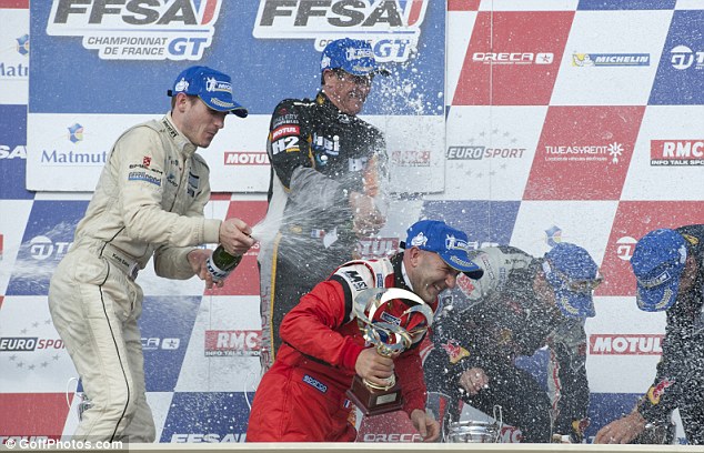 Sukses Di Lapangan Hijau, Sukses Juga di Lintasan Balap