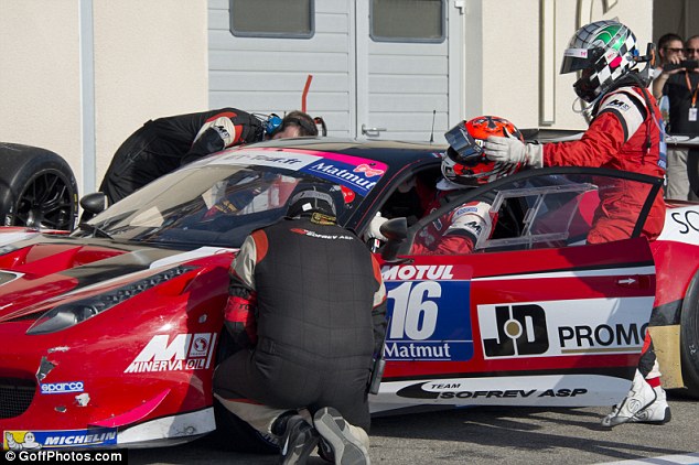 Sukses Di Lapangan Hijau, Sukses Juga di Lintasan Balap