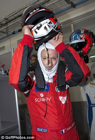 Sukses Di Lapangan Hijau, Sukses Juga di Lintasan Balap