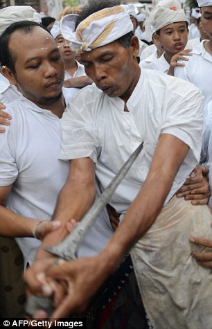 NGEREBONG Tradisi Unik dan Serem dari Desa Pekriman - Kesiman