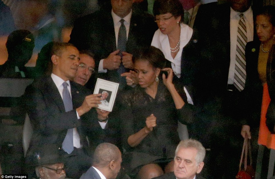 Foto Kelakuan Obama yang Bikin Jengkel Istrinya